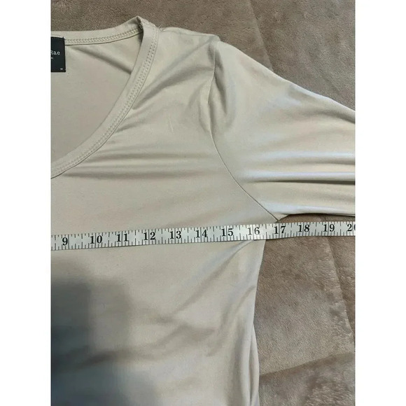 Olivia Rae New York Cropped V-Neck Long-Sleeved Top Size Medium Cream - Picture 5 of 6